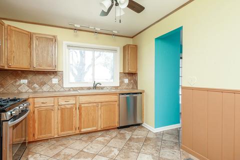 132 E Sherman St, Bartlett, IL 60103 photo 9