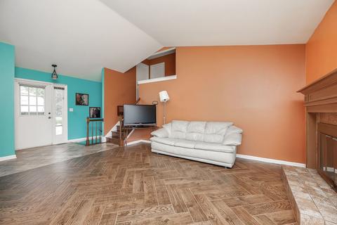 132 E Sherman St, Bartlett, IL 60103 photo 4