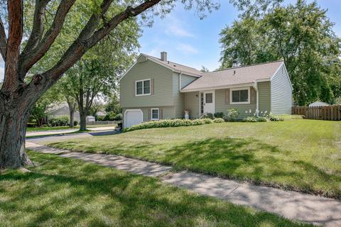 132 E Sherman St, Bartlett, IL 60103 photo 2