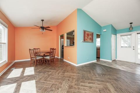 132 E Sherman St, Bartlett, IL 60103 photo 5