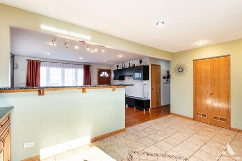 7819 W 74th Pl, Bridgeview, IL 60455 photo 7