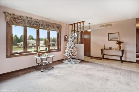 3746 Falling Leaf Dr, Rockford, IL 61109 photo 3