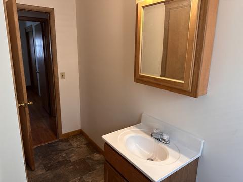 655 E Grant St, Watseka, IL 60970 photo 12