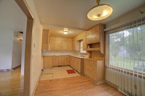 655 E Grant St, Watseka, IL 60970 photo 5