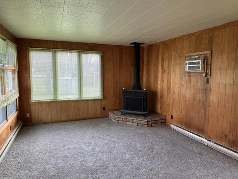655 E Grant St, Watseka, IL 60970 photo 13