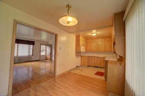 655 E Grant St, Watseka, IL 60970 photo 6