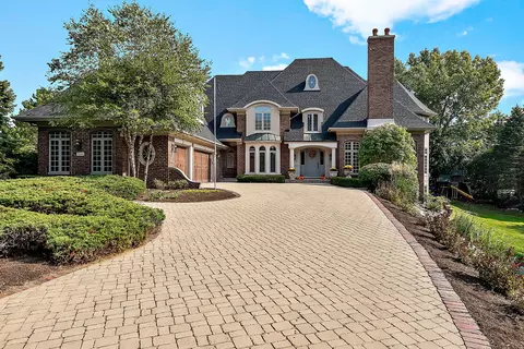 9 Longwood Dr, Burr Ridge, IL 60527