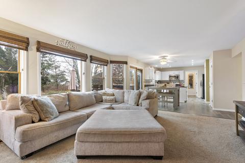 2001 Madison Ave, Gurnee, IL 60031 photo 2