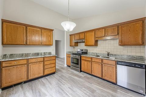 1081 Devonshire Ave, Naperville, IL 60540 photo 4
