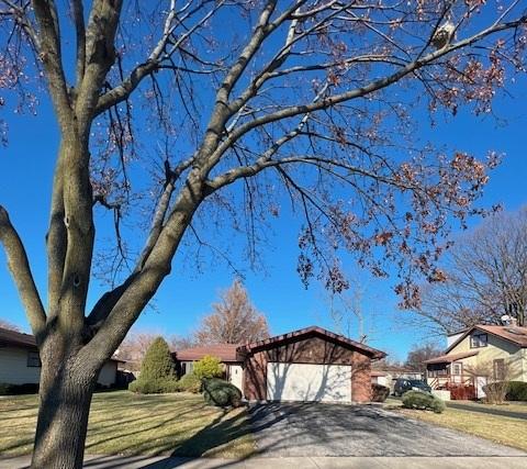 640 W Eggerding Dr, Addison, IL 60101 photo 1