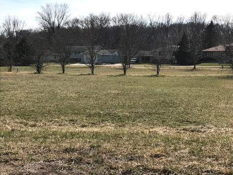1643 Sir Lawrence Ln, Dixon, IL 61021