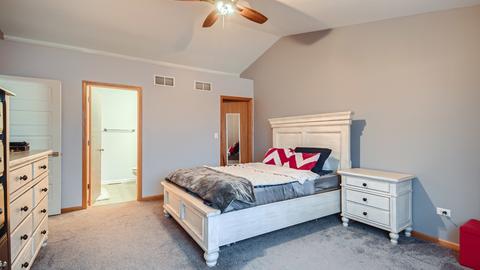 1853 Waters Edge Dr, Minooka, IL 60447 photo 4