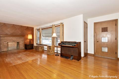 111 N Maple St, Mount Prospect, IL 60056 photo 2