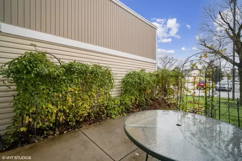 766 Barnaby Pl, Wheeling, IL 60090 photo 5