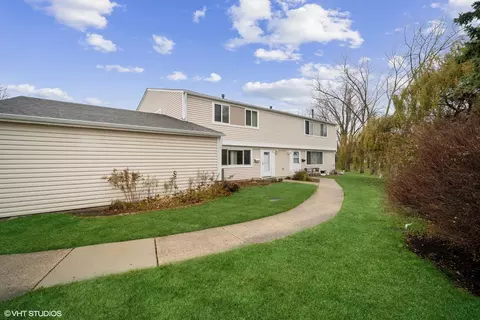 766 Barnaby Pl, Wheeling, IL 60090 photo 2