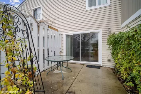 766 Barnaby Pl, Wheeling, IL 60090 photo 4