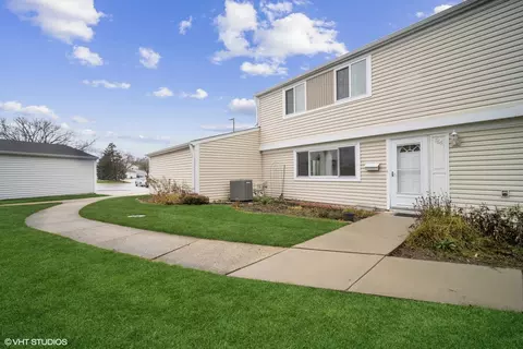 766 Barnaby Pl, Wheeling, IL 60090 photo 3