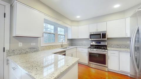 1214 Wheaton Oaks Dr, Wheaton, IL 60187 photo 9
