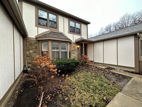 1214 Wheaton Oaks Dr, Wheaton, IL 60187 photo 1
