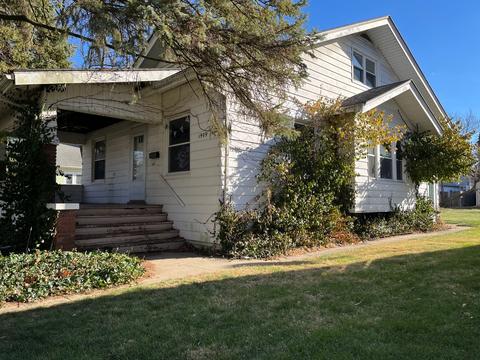 1909 E Taylor St, Bloomington, IL 61701 photo 3