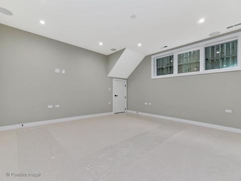 1714 W Nelson St, Chicago, IL 60657 photo 24
