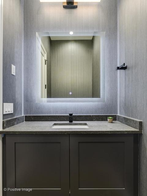1714 W Nelson St, Chicago, IL 60657 photo 13
