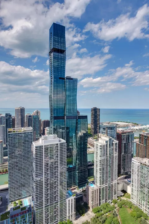 363 E Wacker Dr #2704, Chicago, IL 60601 photo 2