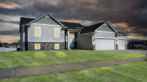 8357 Dylan Dr, Merrillville, IN 46410