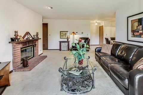 1920 Gresham Cir #A, Wheaton, IL 60189 photo 5