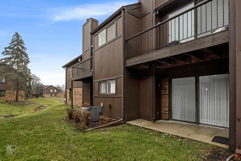 4 Creekside Cir #B, Elgin, IL 60123 photo 15