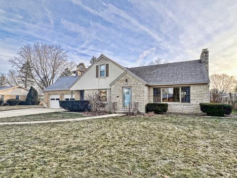 435 Wing Park Blvd, Elgin, IL 60123 photo 1