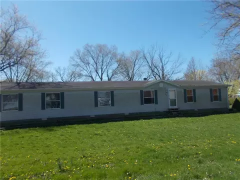308 N 3rd St, Strasburg, IL 62465