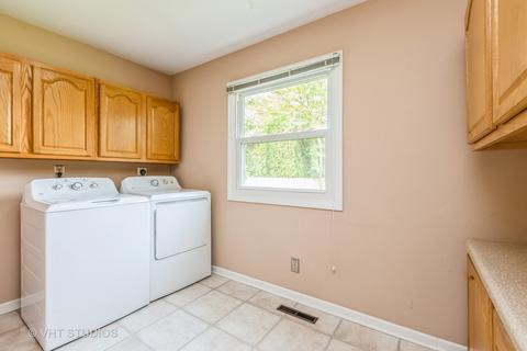 1017 Hampton Ct, Mchenry, IL 60050 photo 2