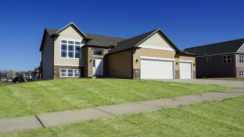 8341 Dylan Dr N, Merrillville, IN 46410