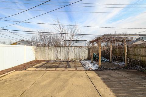 9331 Hamlin Ave, Des Plaines, IL 60016 photo 25