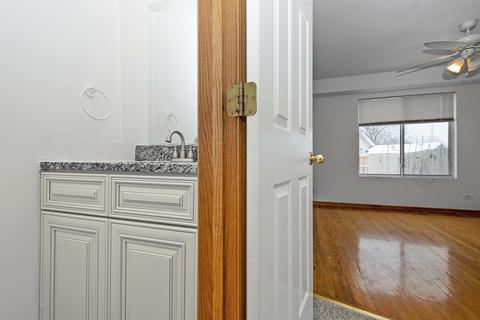 6823 S Roberts Rd, Bridgeview, IL 60455 photo 5
