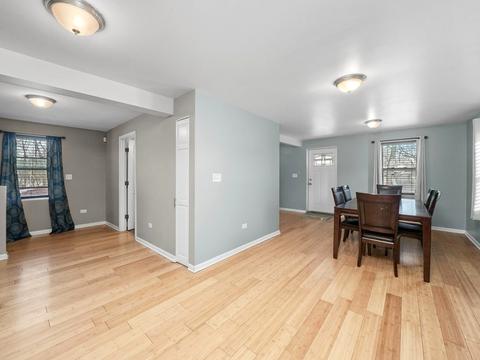 237 Simms St, Aurora, IL 60505 photo 8