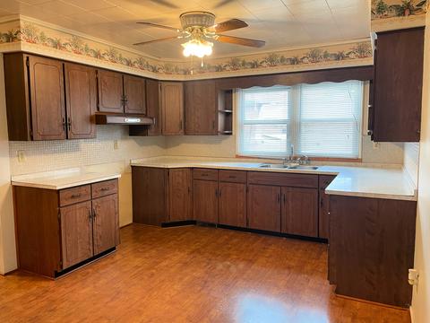 418 W 2nd St, Lostant, IL 61334 photo 5