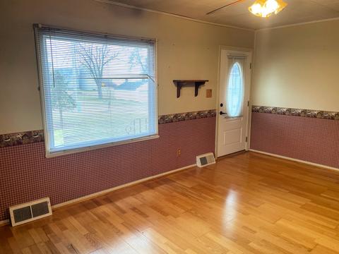 418 W 2nd St, Lostant, IL 61334 photo 2
