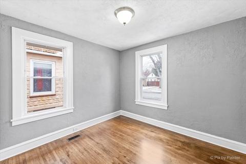926 Saint John St, Elgin, IL 60120 photo 4