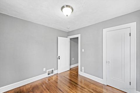 926 Saint John St, Elgin, IL 60120 photo 5
