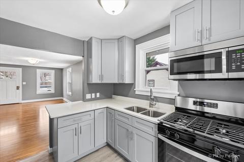 926 Saint John St, Elgin, IL 60120 photo 10