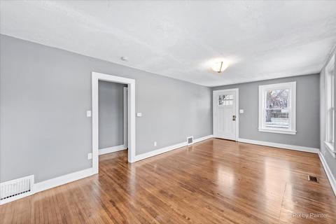 926 Saint John St, Elgin, IL 60120 photo 3