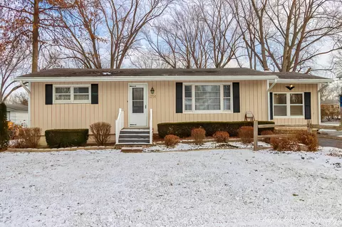 1714 Meadow Ln, Mchenry, IL 60050 photo 1