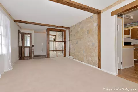 1714 Meadow Ln, Mchenry, IL 60050 photo 5