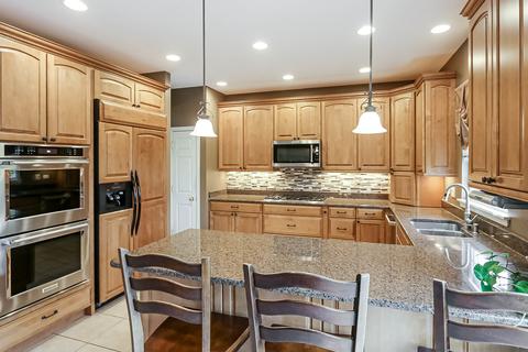 219 Edgewater Dr, Bartlett, IL 60103 photo 8