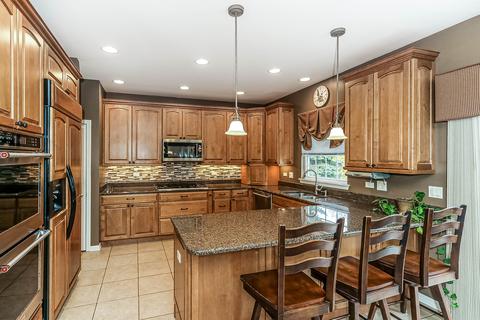 219 Edgewater Dr, Bartlett, IL 60103 photo 7