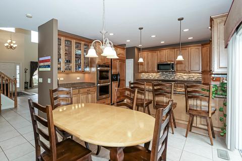 219 Edgewater Dr, Bartlett, IL 60103 photo 10