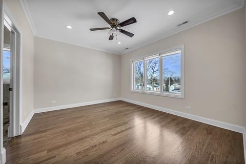 2555 Suffield St, Des Plaines, IL 60016 photo 11