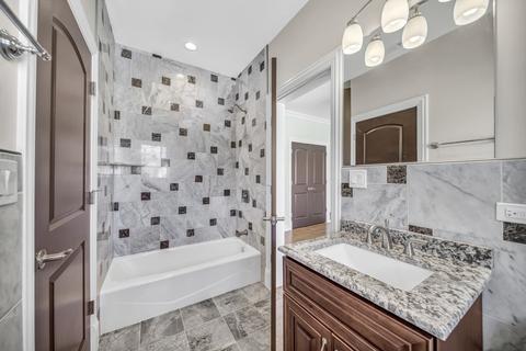 2555 Suffield St, Des Plaines, IL 60016 photo 10